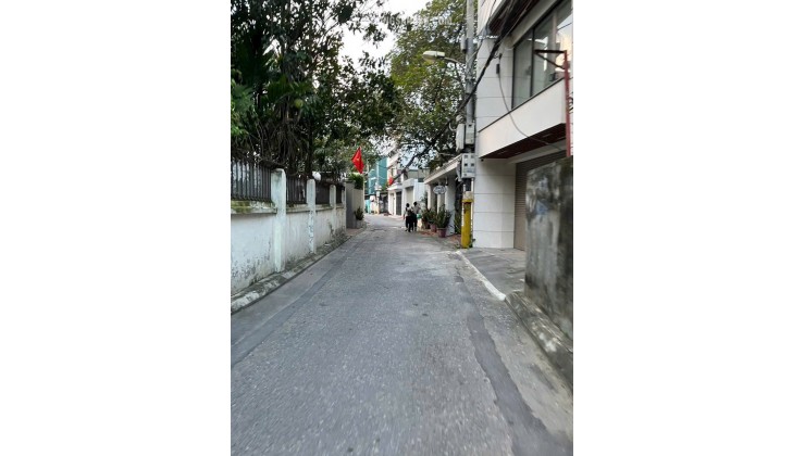 Bán nhà Ngọc Thụy, Long Biên. Dưới 6.6 tỷ. Diện tích 40m2 ô tô. Gần công viên